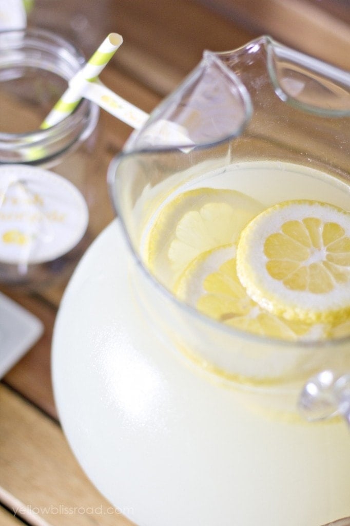 Flavored Lemonade Bar with Free Printables | YellowBlissRoad.com