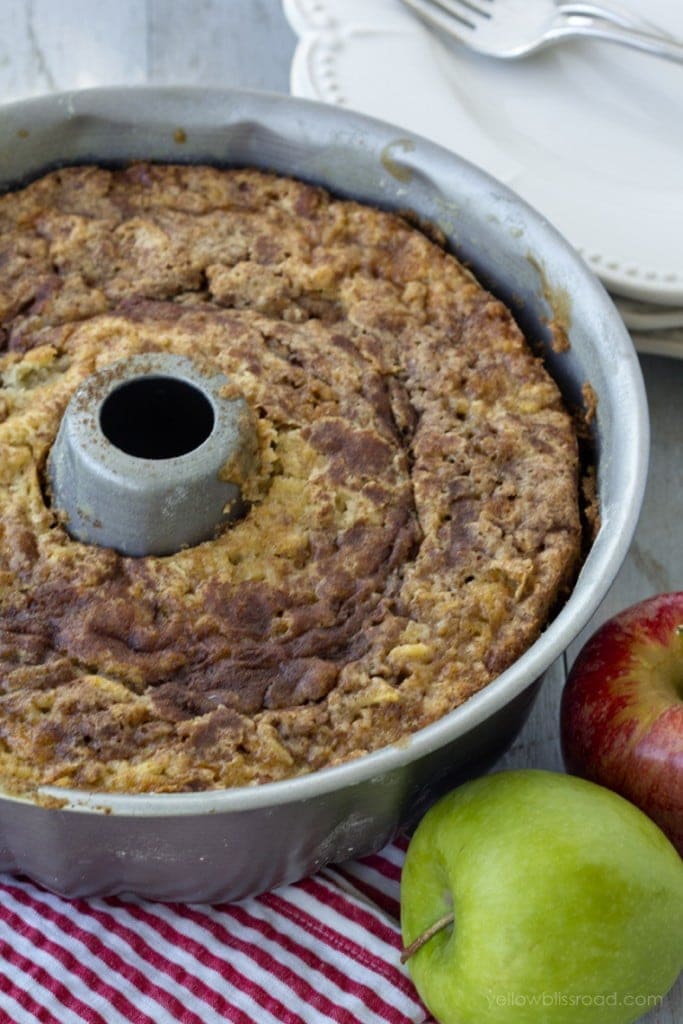 Cinnamon Apple Bundt Cake | Fall Dessert | YellowBlissRoad