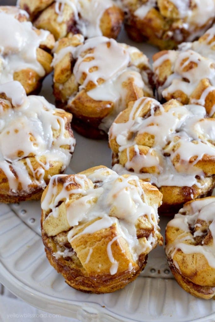 French Toast Cinnamon Roll Muffins - Yellow Bliss Road