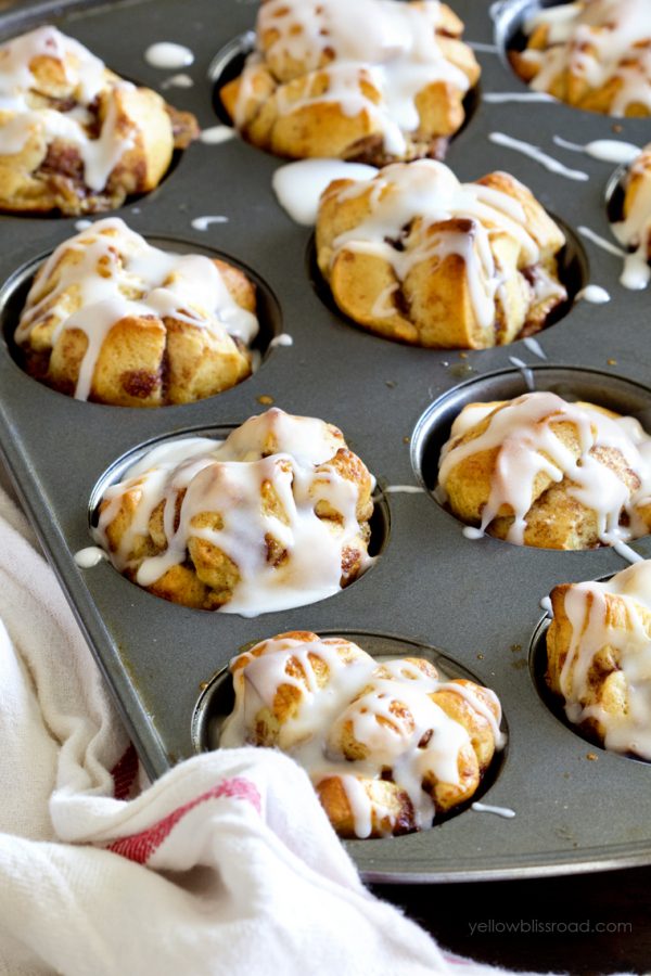 French Toast Cinnamon Roll Muffins - Yellow Bliss Road