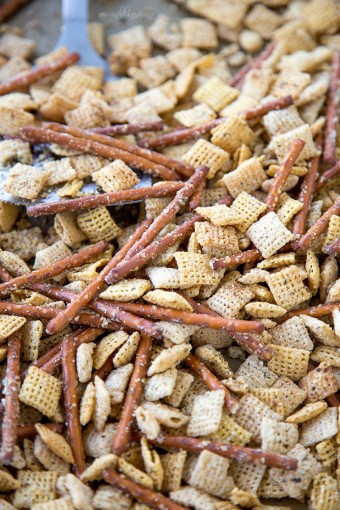 Garlic Bread Chex Mix - Yellow Bliss Road