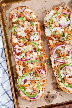 BBQ Chicken French Bread Pizza | YellowBlissRoad.com