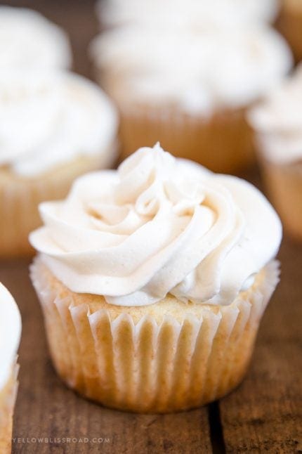 Easy Vanilla Cupcakes with Vanilla Buttercream | Yellow Bliss Road