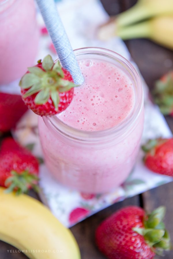 Strawberry Banana Smoothie Recipe | YellowBlissRoad.com