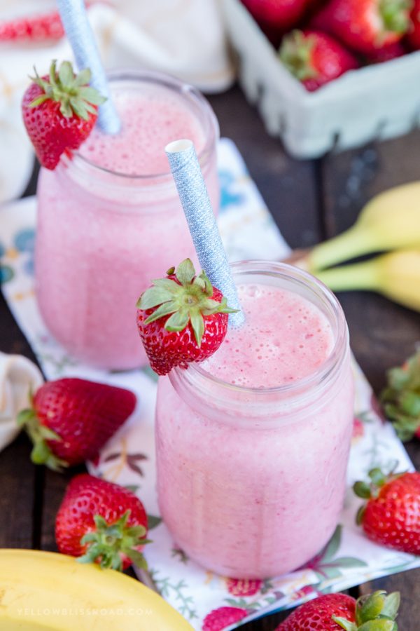 Strawberry Banana Smoothie Recipe | YellowBlissRoad.com