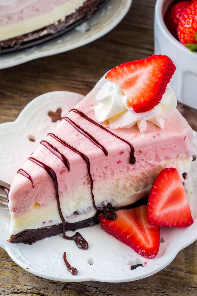 Strawberry Ice Cream Cake | YellowBlissRoad.com