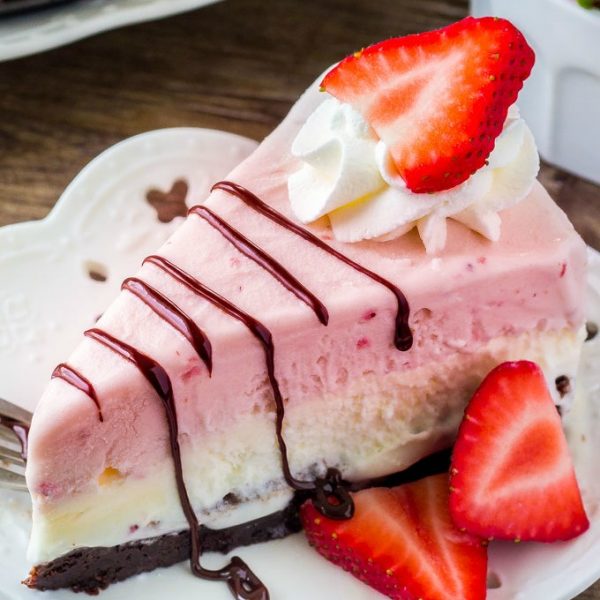 Strawberry Ice Cream Cake - Yellow Bliss Road