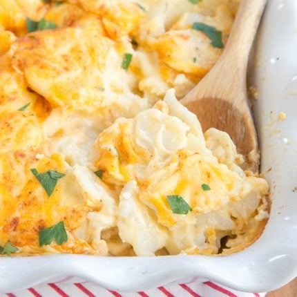 Cheesy Scalloped Potatoes (Au Gratin Potatoes) | YellowBlissRoad.com