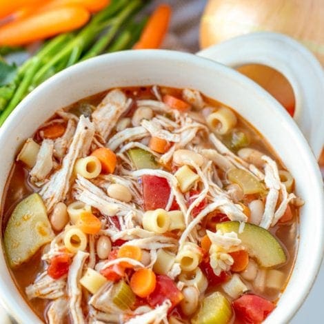 30 Minute Chicken Minestrone Soup Recipe | YellowBlissRoad.com