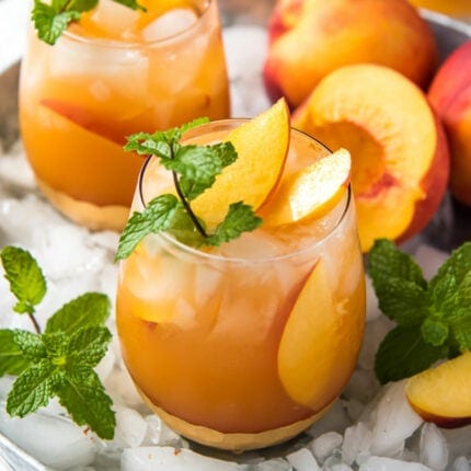 Peach Sangria (in non-alcoholic and adult versions) | YellowBlissRoad.com