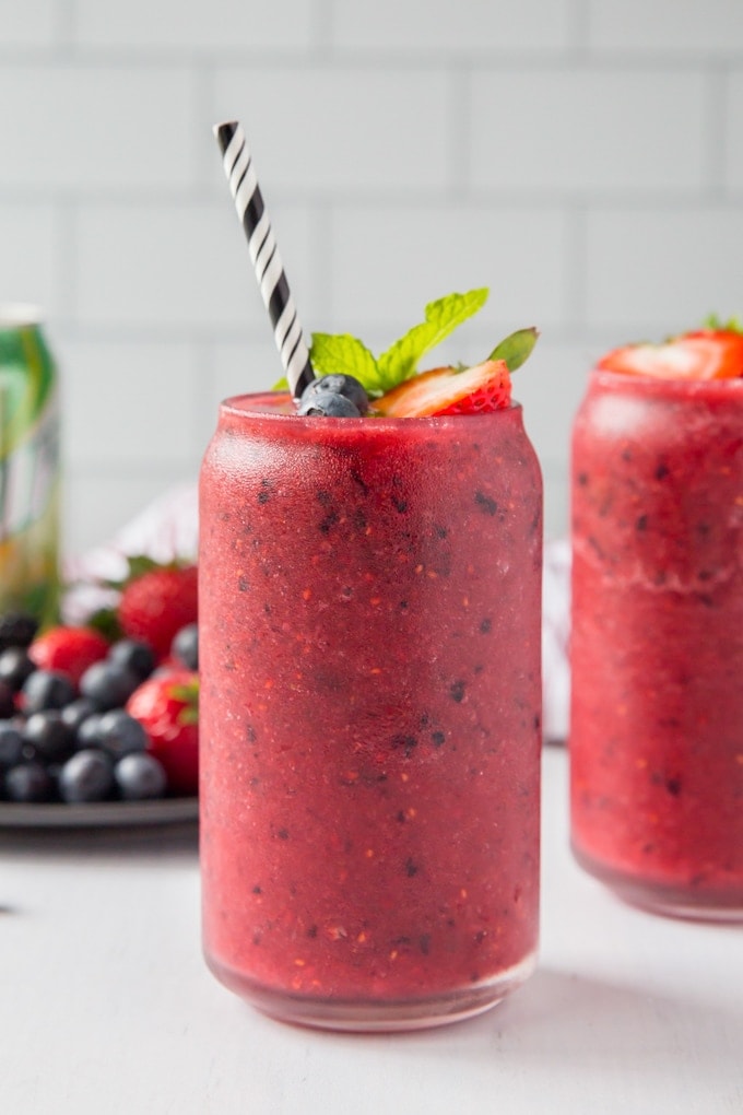 Skinny Berry Smoothie Recipe YellowBlissRoad