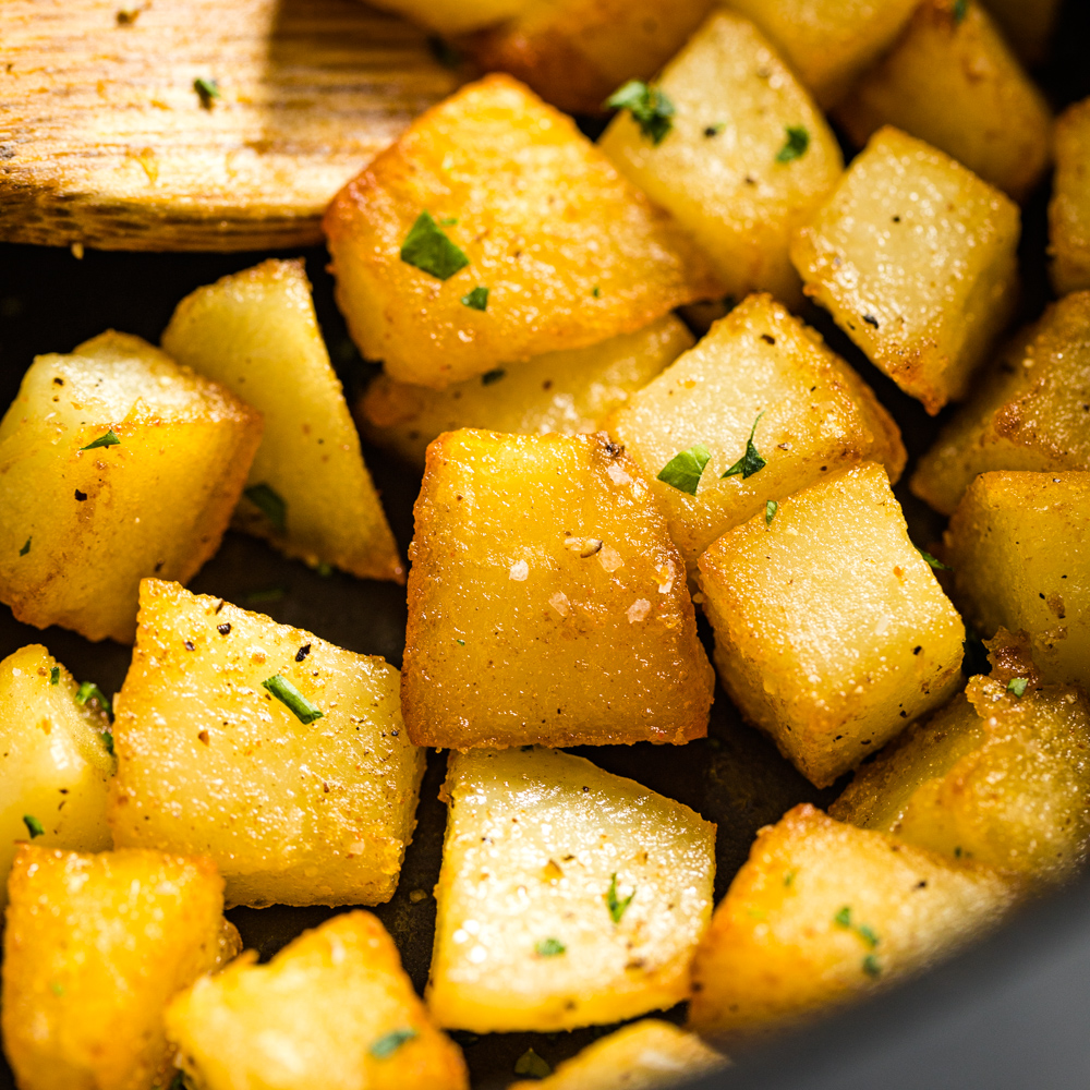 Easy Skillet Potatoes (Crispy and Delicious!) | YellowBlissRoad.com