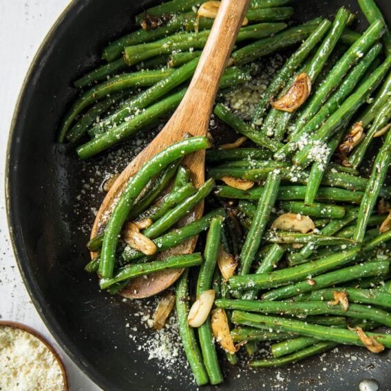 Garlic Green Beans (Healthy and Flavorful) | YellowBlissRoad.com