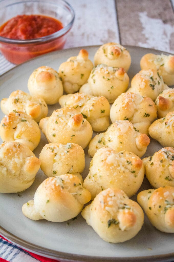 Mini Parmesan Garlic Knots | YellowBlissRoad.com