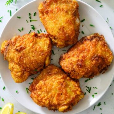 Crispy Fried Chicken Thighs | YellowBlissRoad.com