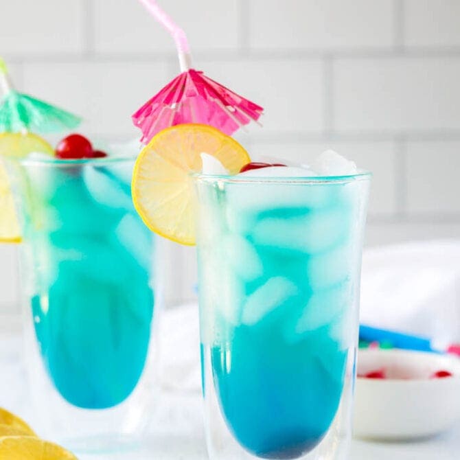 Refreshing Blue Lagoon Cocktail | YellowBlissRoad.com