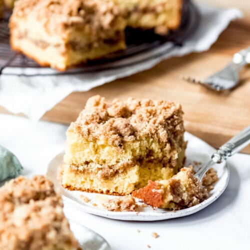 Coffee Cake with Cinnamon Streusel Topping | YellowBlissRoad.com