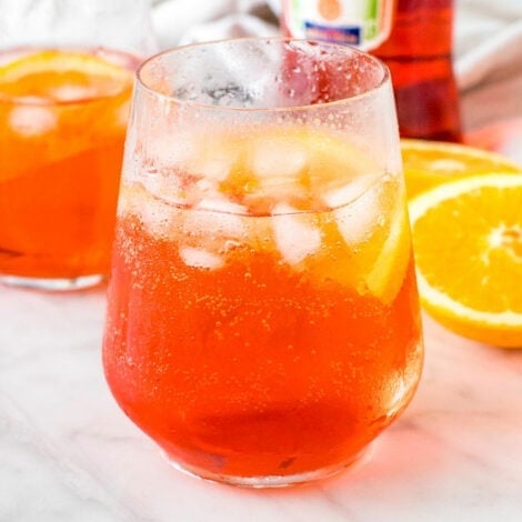 Classic Aperol Spritz Cocktail | YellowBlissRoad.com