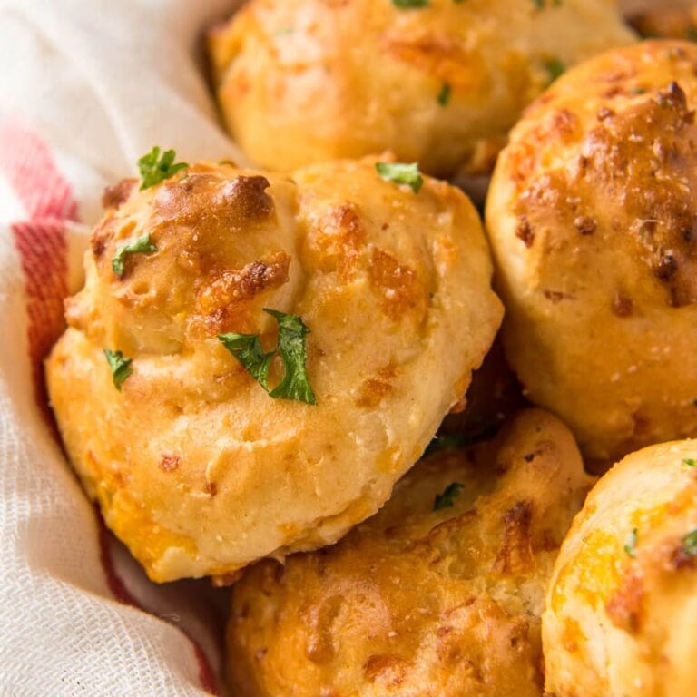 Garlic Cheese Biscuits (Red Lobster Biscuits) - Yellow Bliss Road