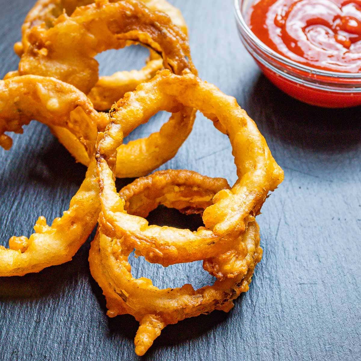 Crispy Beer Battered Onion Rings | YellowBlissRoad.com