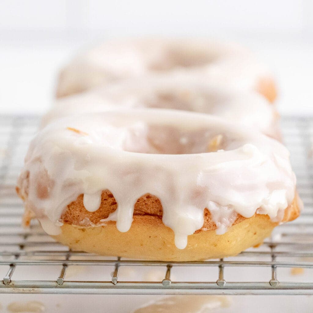 Baked Donuts with Vanilla Glaze | YellowBlissRoad.com