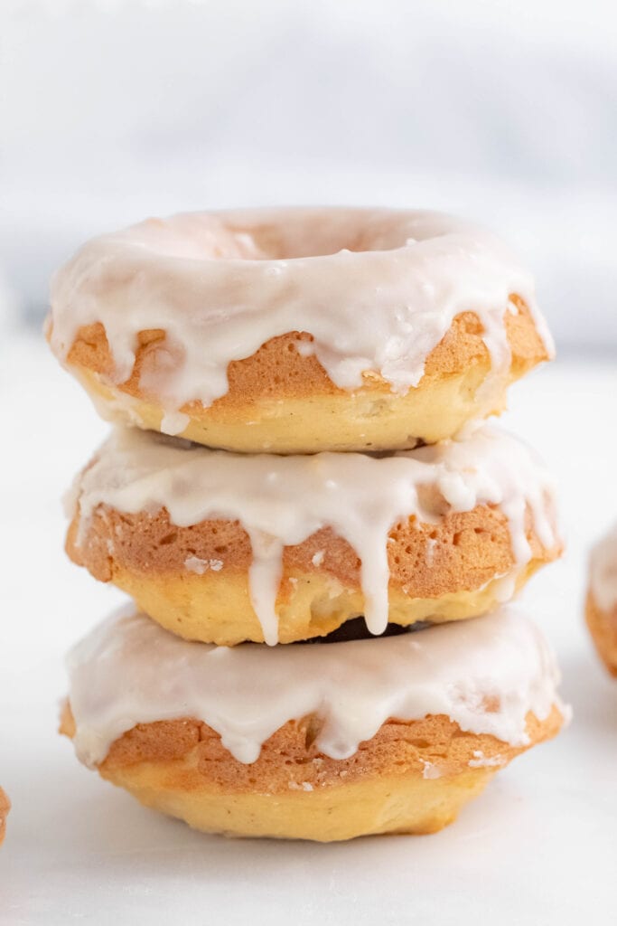 Baked Donuts with Vanilla Glaze | YellowBlissRoad.com