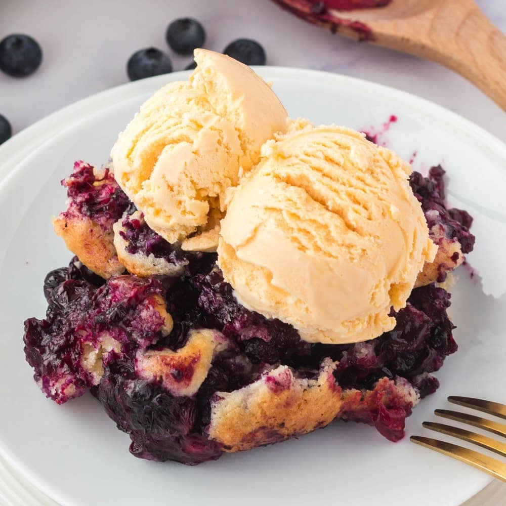 Triple Berry Sugar Cookie Cobbler | YellowBlissRoad.com