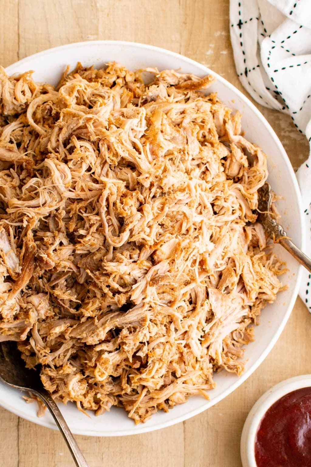 Simple Slow Cooker Pulled Pork Recipe | YellowBlissRoad.com