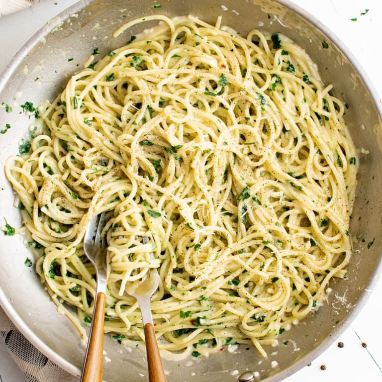 Garlic Butter Pasta | YellowBlissRoad.com