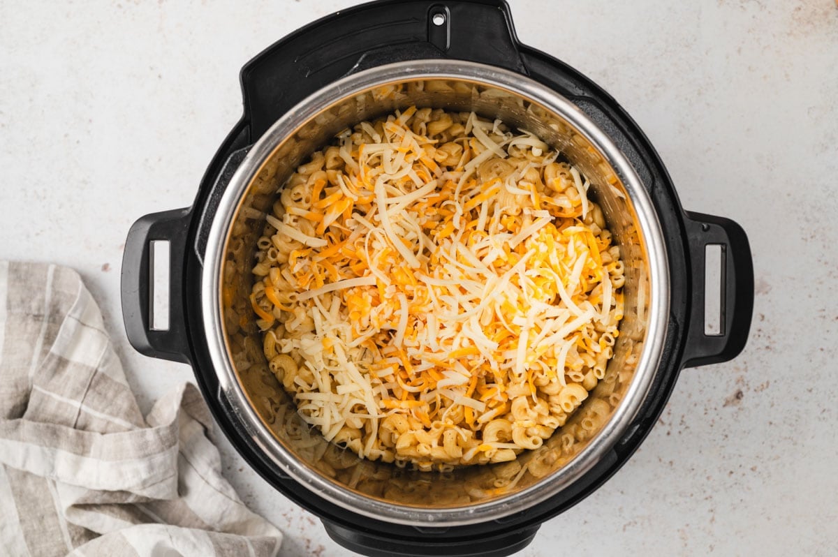 shredded cheese over macaronin in instant pot.