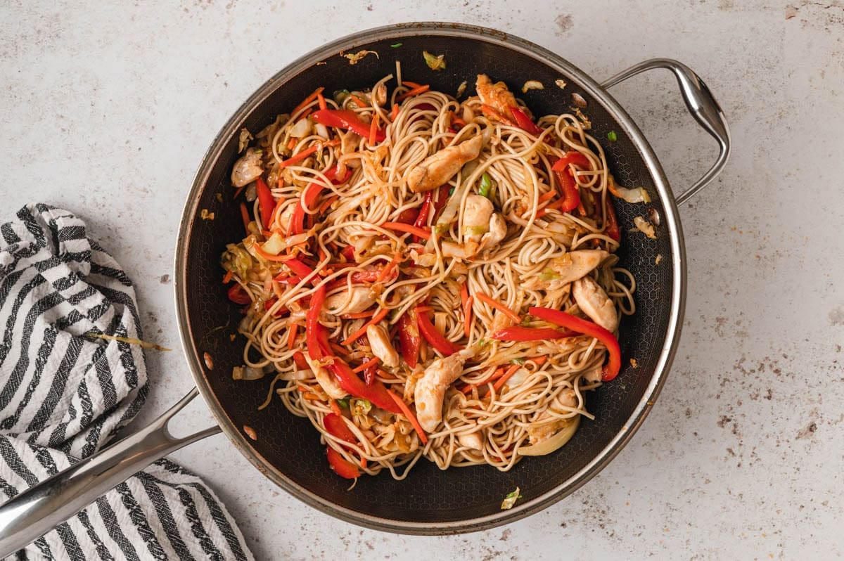 chicken yakisoba with chicken and veggies in a skillet.